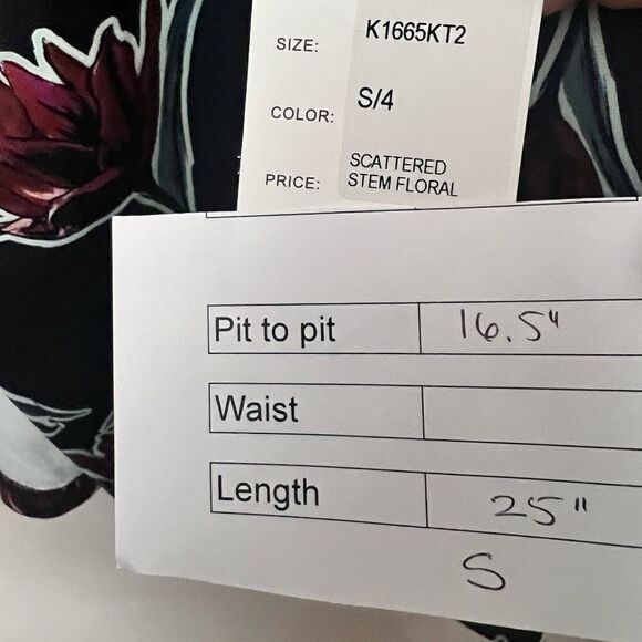 Unique Vintage Scattered Stem Floral Top - Picture 10 of 12